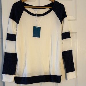 Market & Spruce Women's Long Sleeve Navy and White Top